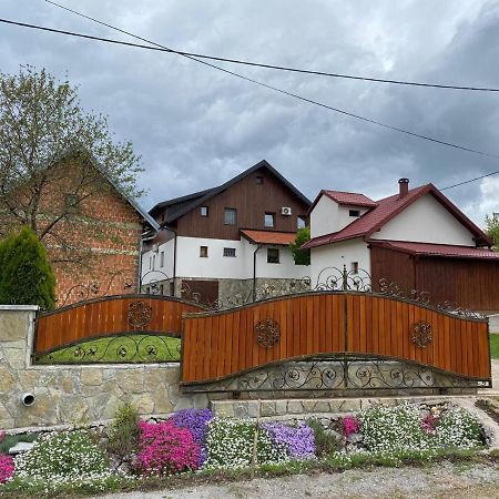 Hotel Ethno House Izvor à Vrelo Koreničko Extérieur photo
