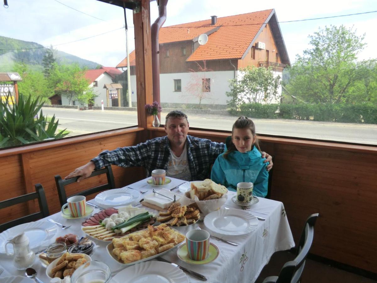 Hotel Ethno House Izvor à Vrelo Koreničko Extérieur photo
