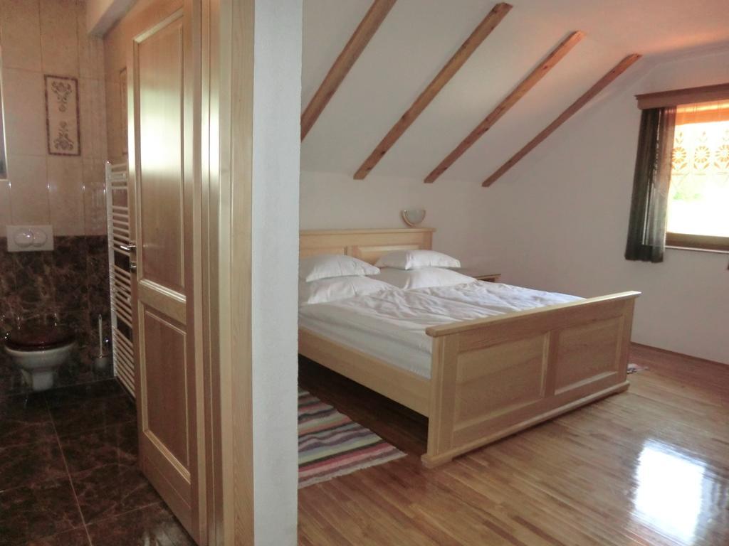 Hotel Ethno House Izvor à Vrelo Koreničko Extérieur photo