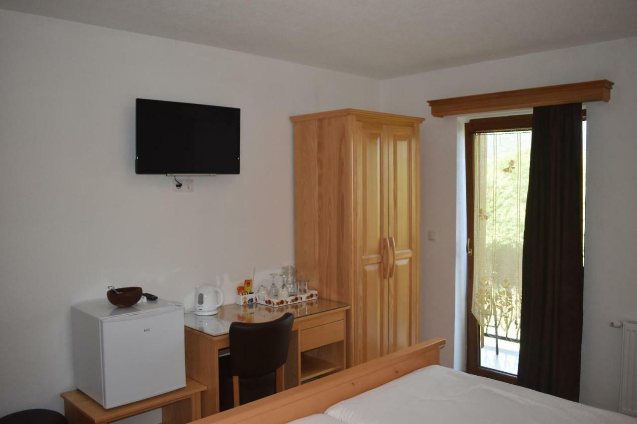 Hotel Ethno House Izvor à Vrelo Koreničko Extérieur photo