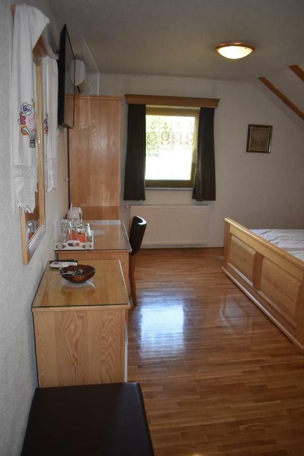 Hotel Ethno House Izvor à Vrelo Koreničko Extérieur photo